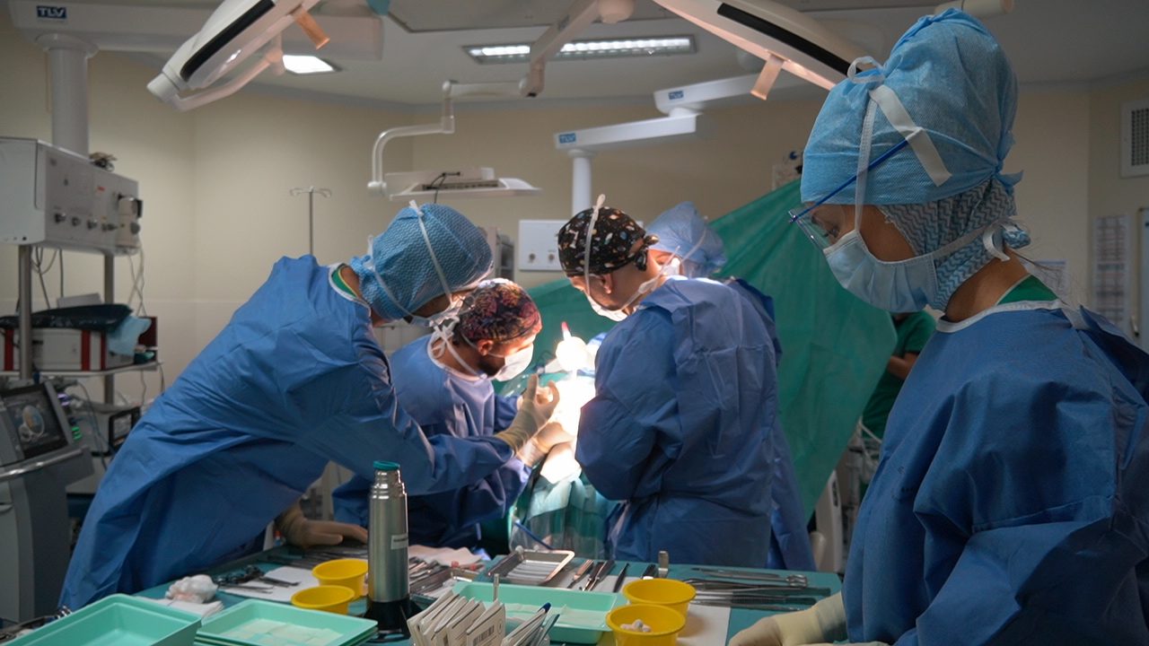 Au CHU de La Réunion, une filière innovante pour traiter la craniosténose dès les premiers mois de vie Au CHU de La Réunion, une filière innovante pour traiter la craniosténose dès les premiers mois de vie
